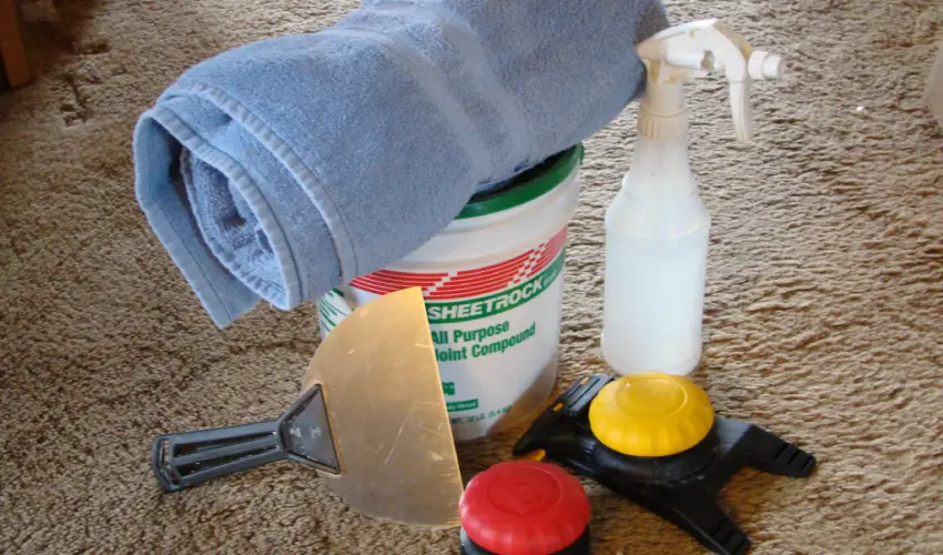 Method 3 Vinegar and Hot Water Solution