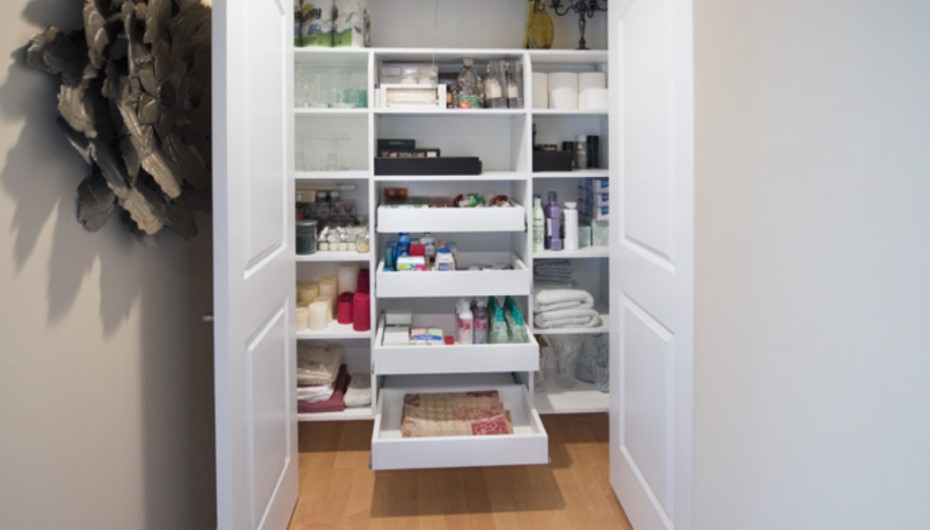 organize linen closet