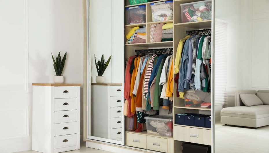 How To Organize A Small Closet?