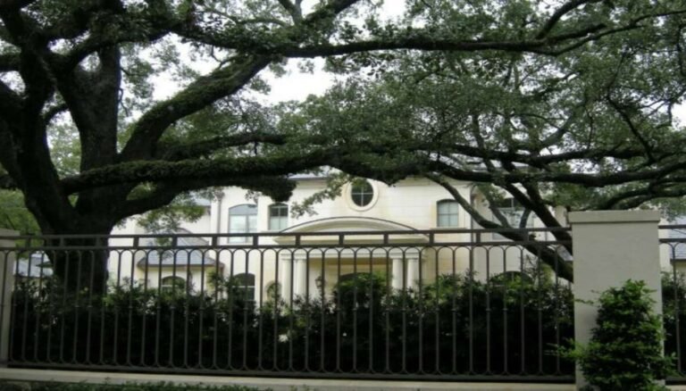 Joel Osteen House In Houston - Amazing Facts + Full Details