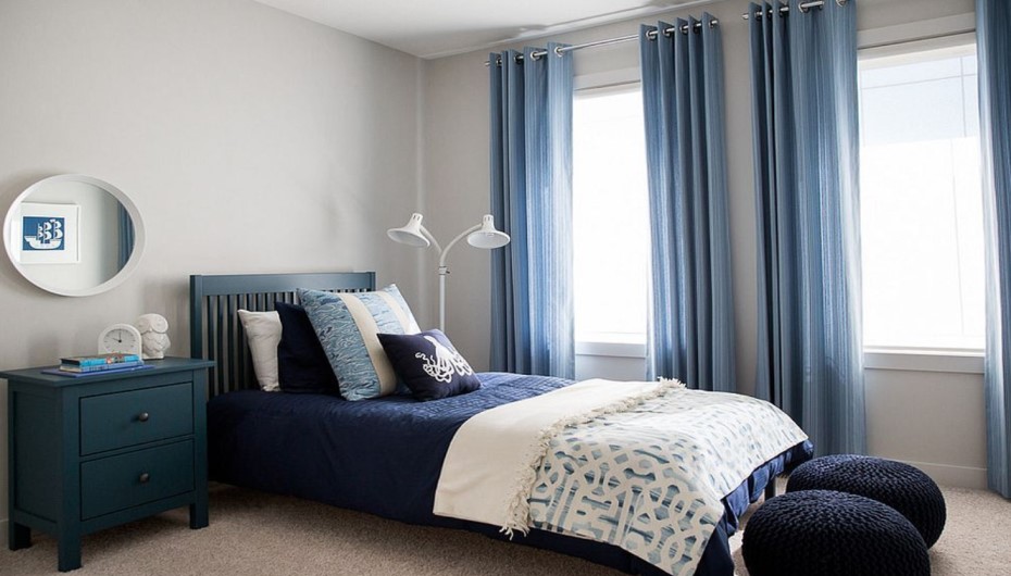 Blue Curtains With Distinctive Tone