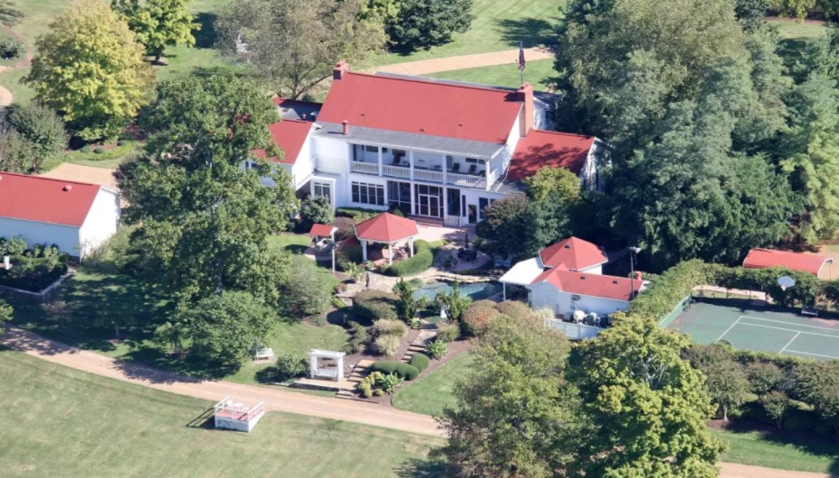 Virtual Tour Inside Dolly Parton House