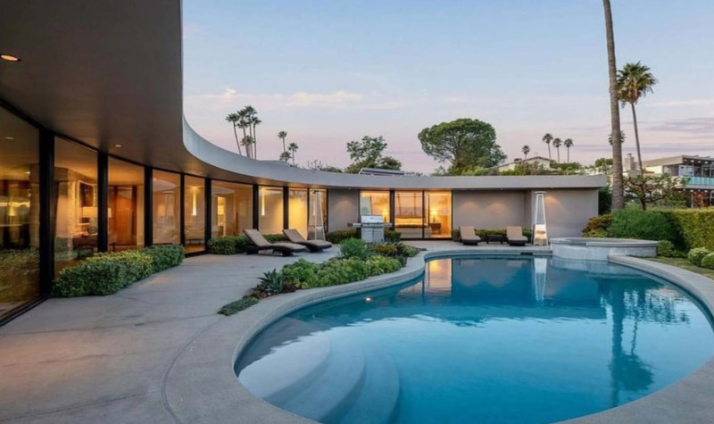 Elon Musk’s House In Brentwood