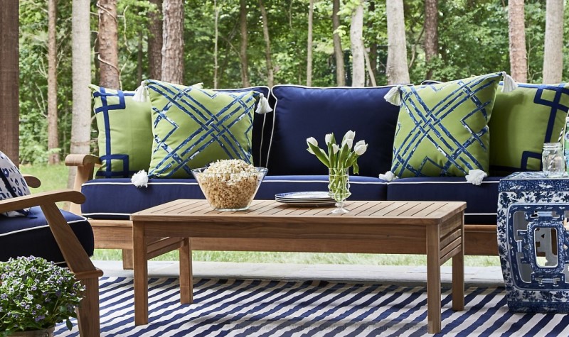 How to Keep Outdoor Pillows Fresh