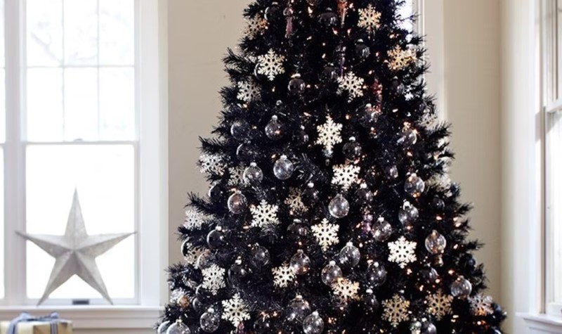 Black and White Christmas Tree Decoration Ideas