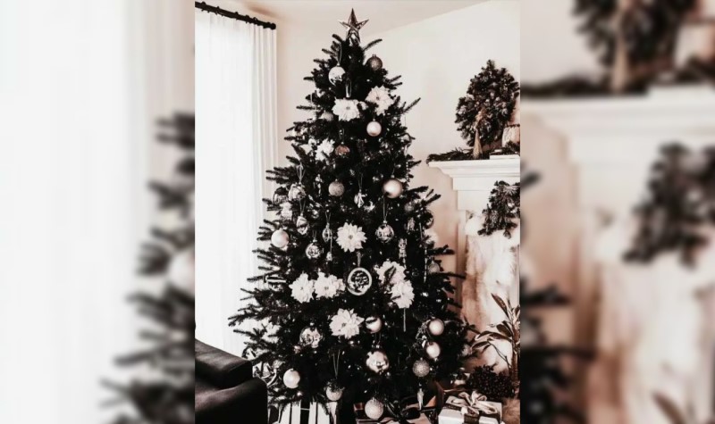 Black and White Christmas Tree decor