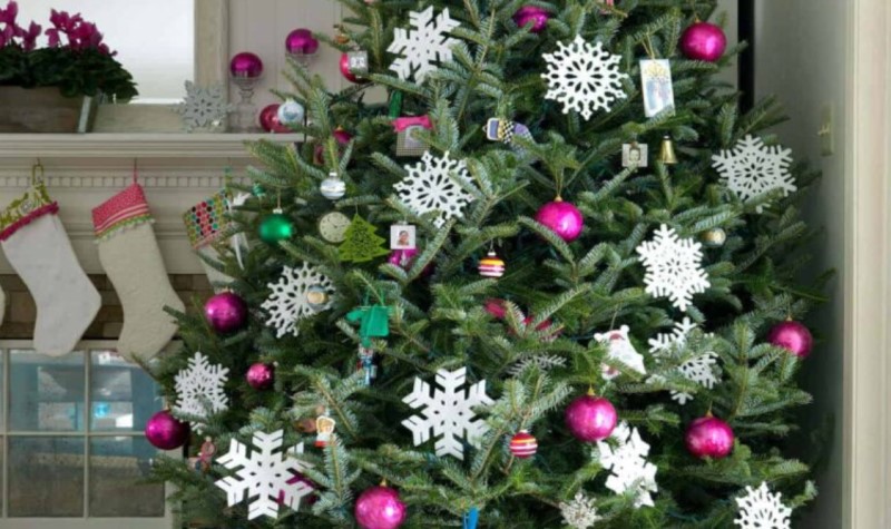 Green Christmas Tree Decorations idea