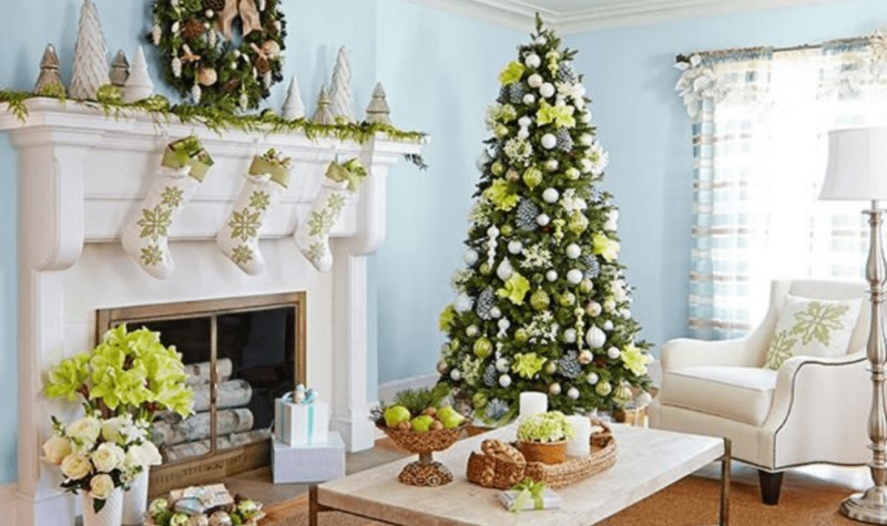 Green Christmas Tree with White Theme