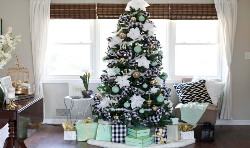 Green Christmas Tree with plaid ribbons