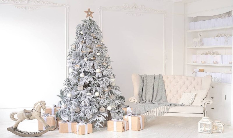 Silver Christmas Tree Decorations ideas