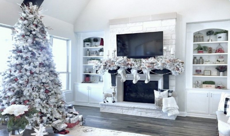 White And Silver Christmas Tree Decorations