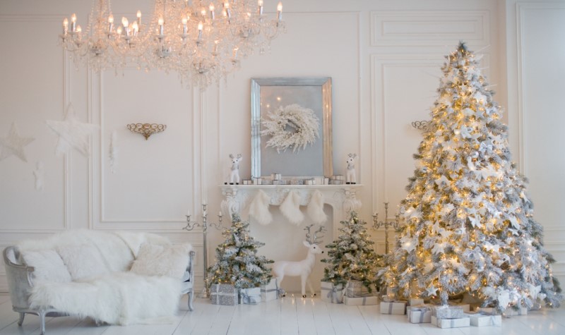 White and Silver Christmas Tree decoration ideas