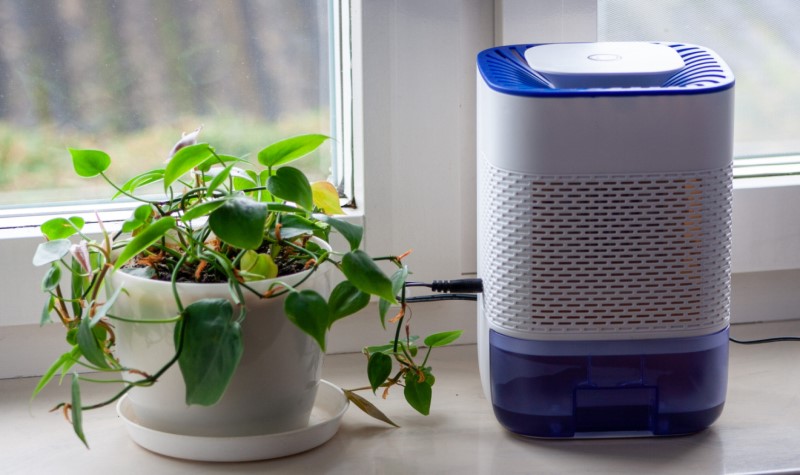 Use Dehumidifier to cool down room